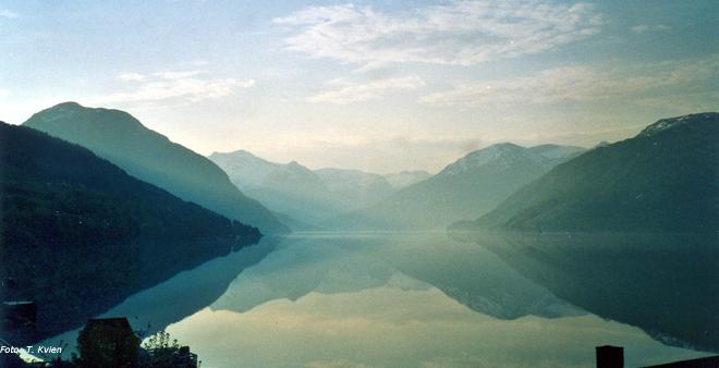 Faileide soloppgang.jpg - Soloppgang p Faleide - Sunrise at Faleide, Nordfjord.